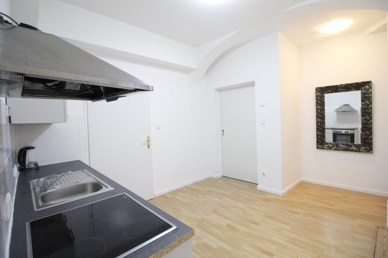 Comfort Triple Room Th Viena Exterior foto